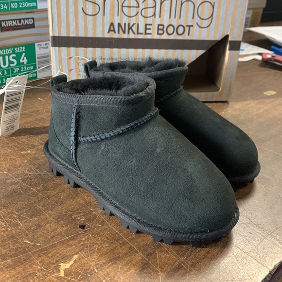 NEW Kids Kirkland Signature Shearling Mini Short Boot Black - Picture 3 of 5